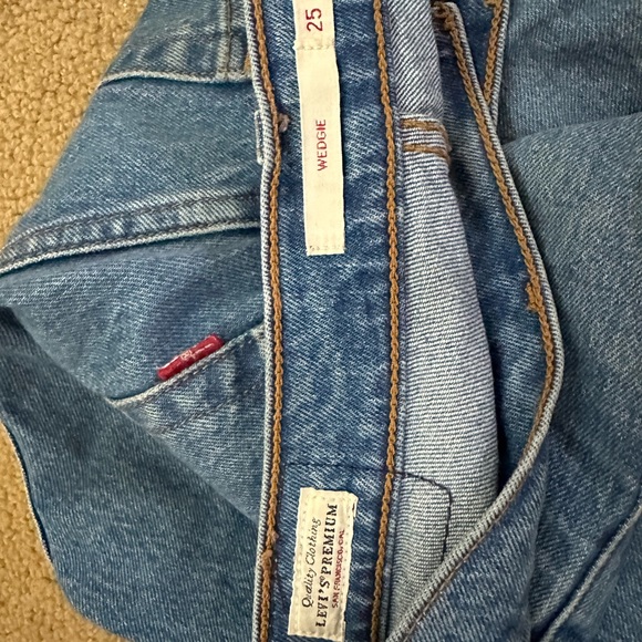 Levis wedgie size 25 - Picture 4 of 5